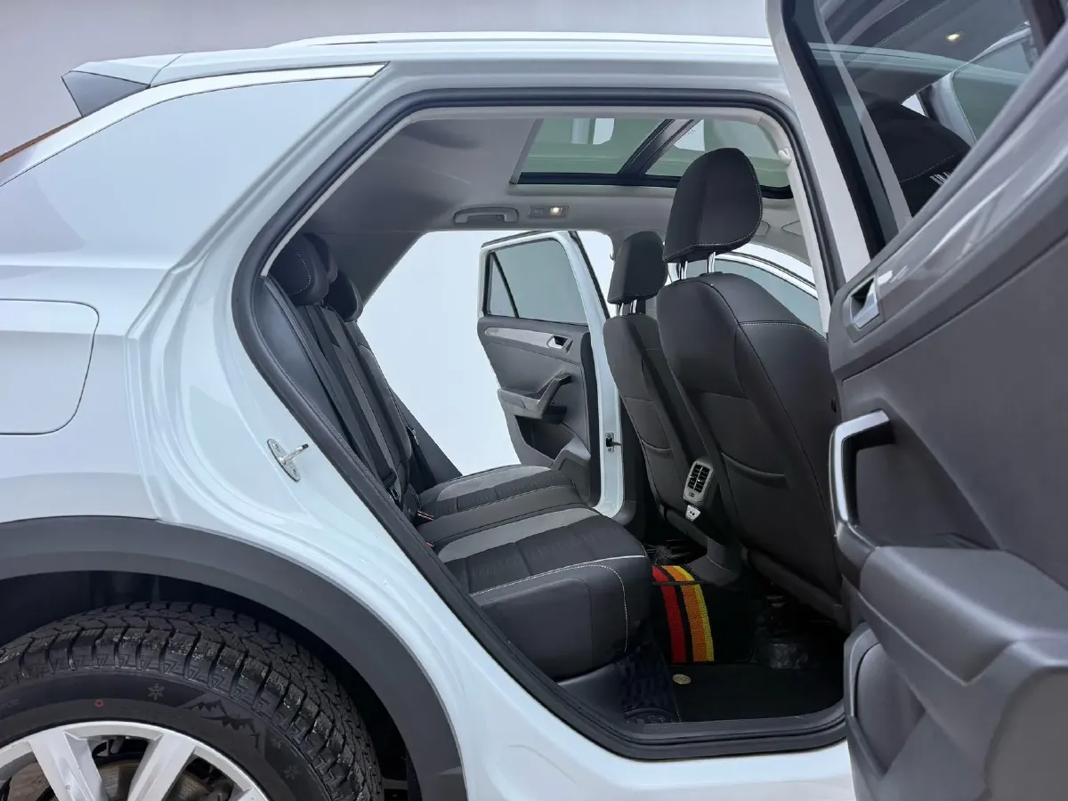 2021 Volkswagen T-Roc 1.4T 150HP L4 7DCT,autocango,china used car exporter,china ev exporter,chinese used car exporter,chinese used ev exporter