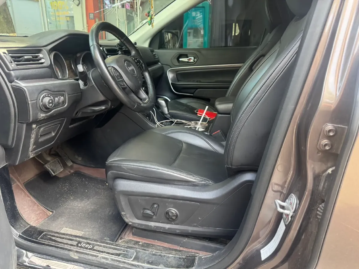 2018 Jeep Grand Commander 2.0T 265HP L4 9AT,autocango,china used car exporter,china ev exporter,chinese used car exporter,chinese used ev exporter