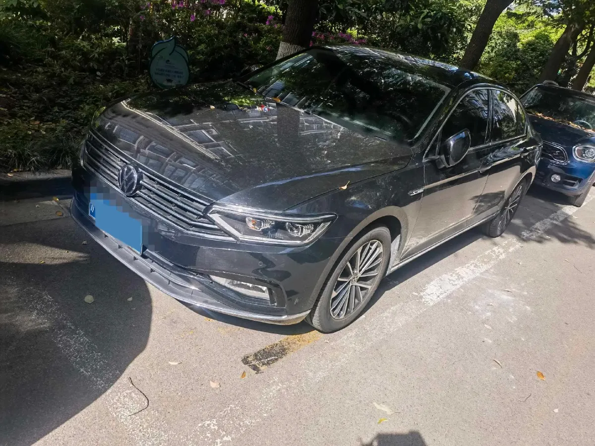 2019 Volkswagen Magotan 2.0T 186HP L4 7DCT,autocango,china used car exporter,china ev exporter,chinese used car exporter,chinese used ev exporter