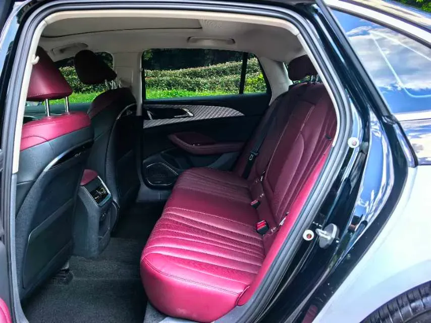 2023 HongQi H5 2.0T 224HP L4 8AT,autocango,china used car exporter,china ev exporter,chinese used car exporter,chinese used ev exporter