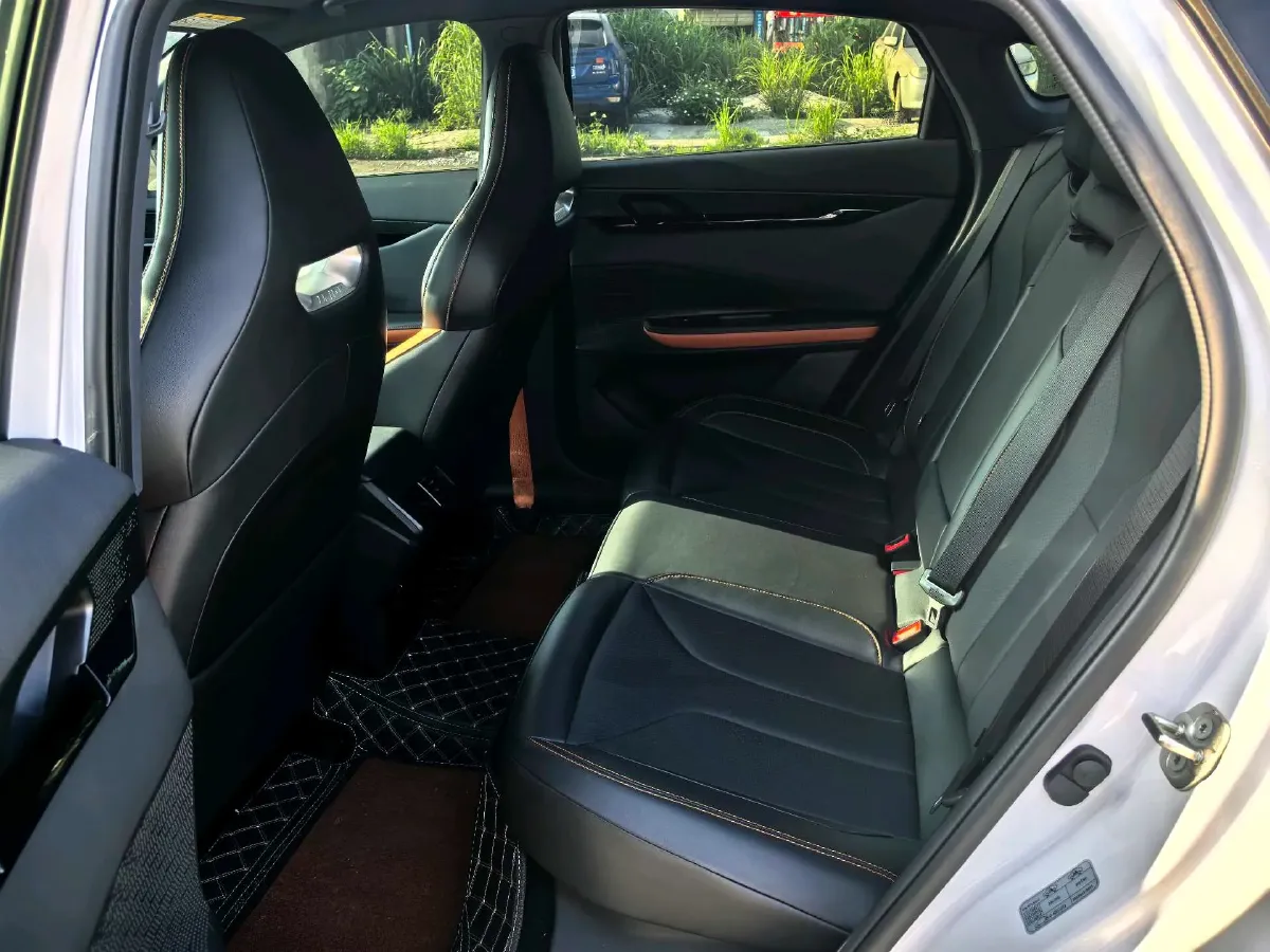 2024 ChangAn UNI-V 1.5T 188HP L4 7DCT,autocango,china used car exporter,china ev exporter,chinese used car exporter,chinese used ev exporter