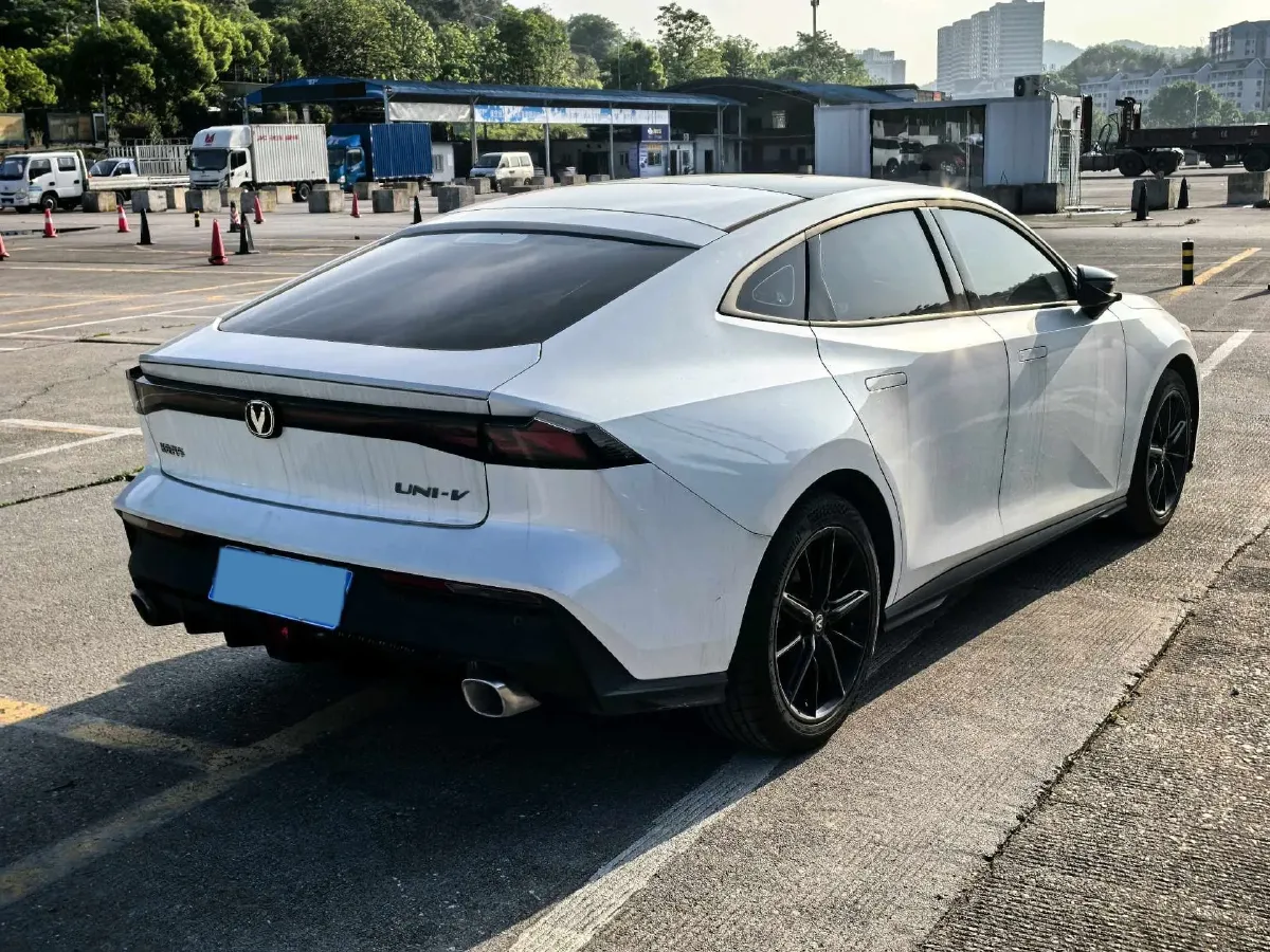 2024 ChangAn UNI-V 1.5T 188HP L4 7DCT,autocango,china used car exporter,china ev exporter,chinese used car exporter,chinese used ev exporter