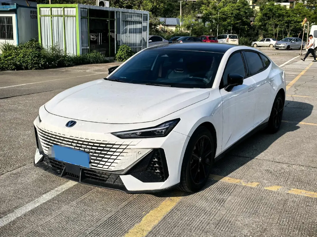 2024 ChangAn UNI-V 1.5T 188HP L4 7DCT,autocango,china used car exporter,china ev exporter,chinese used car exporter,chinese used ev exporter