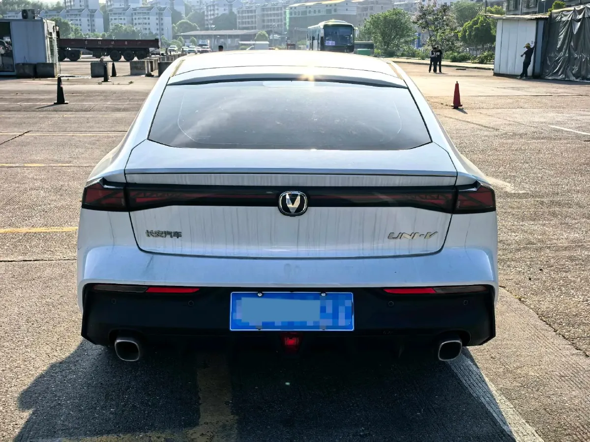 2024 ChangAn UNI-V 1.5T 188HP L4 7DCT,autocango,china used car exporter,china ev exporter,chinese used car exporter,chinese used ev exporter