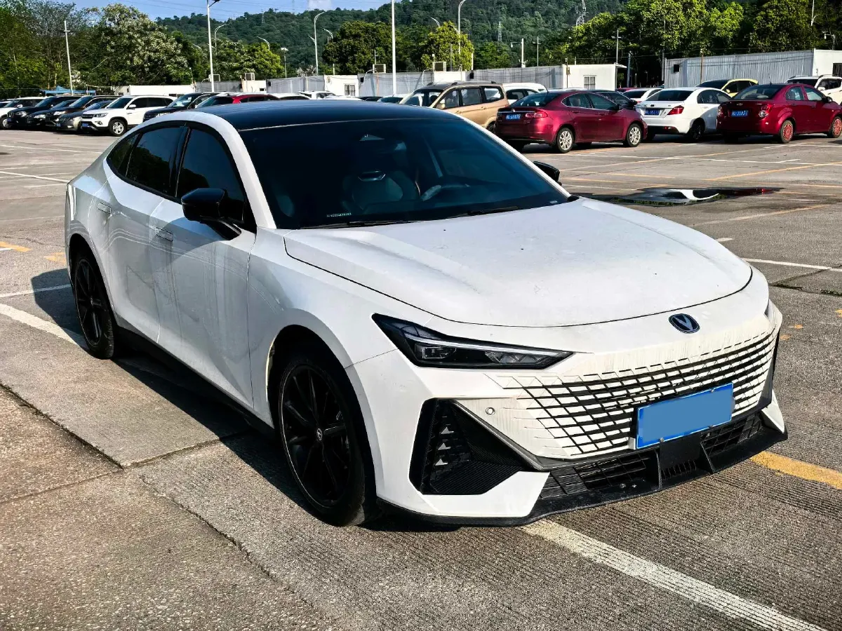 2024 ChangAn UNI-V 1.5T 188HP L4 7DCT,autocango,china used car exporter,china ev exporter,chinese used car exporter,chinese used ev exporter