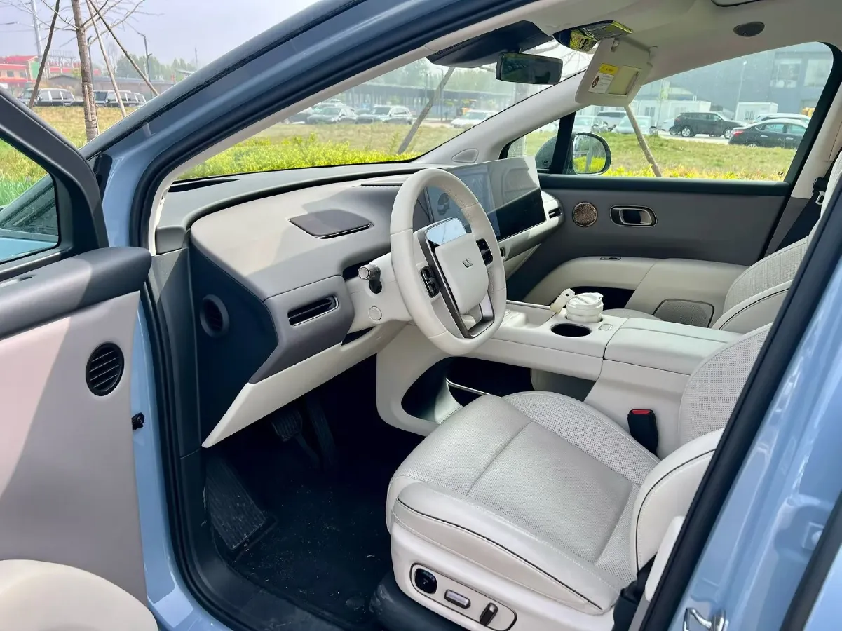 2025 Li i8 BEV,autocango,china used car exporter,china ev exporter,chinese used car exporter,chinese used ev exporter