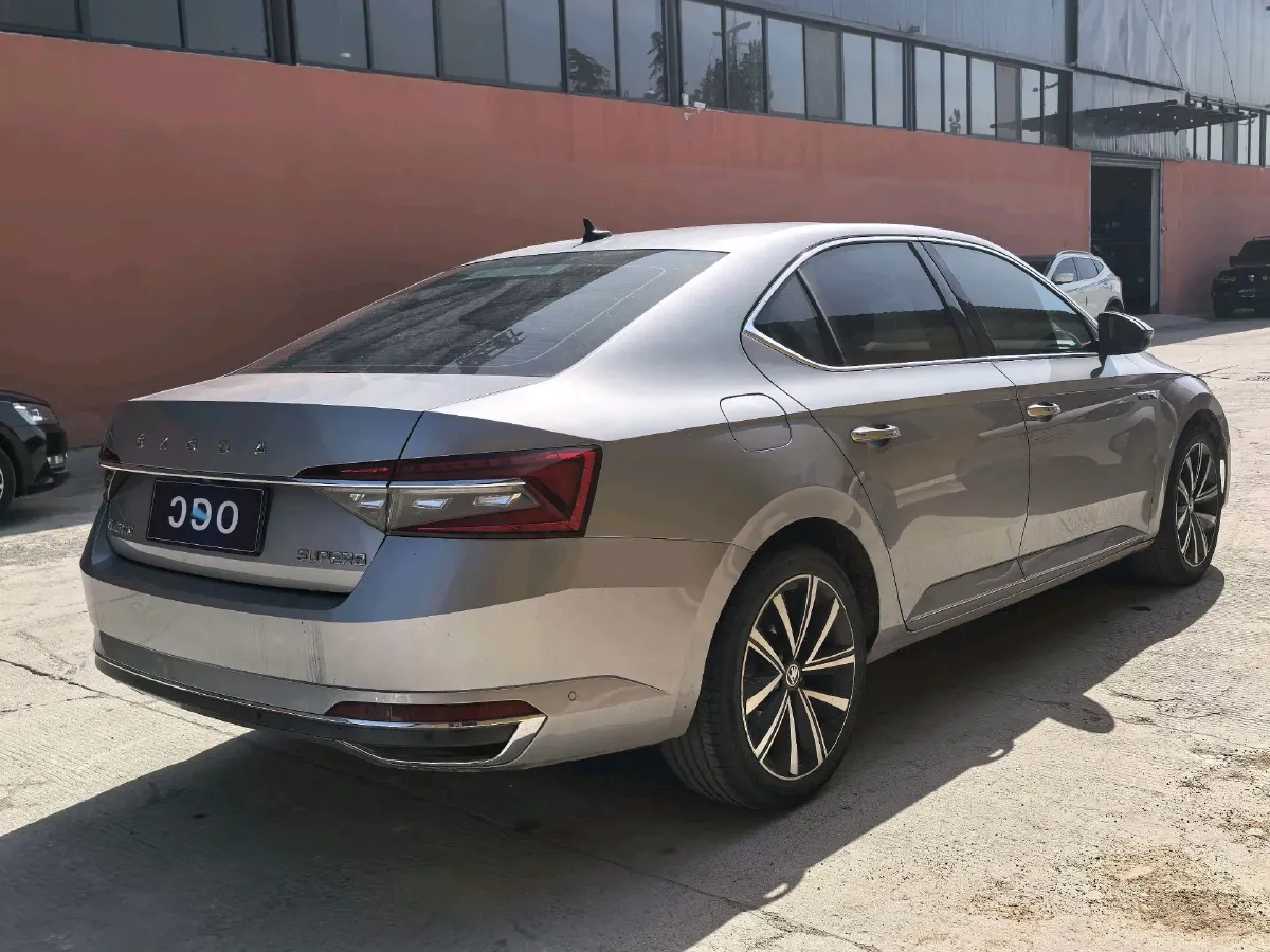 2022 Skoda Superb 1.4T 150HP L4 7DCT,autocango,china used car exporter,china ev exporter,chinese used car exporter,chinese used ev exporter