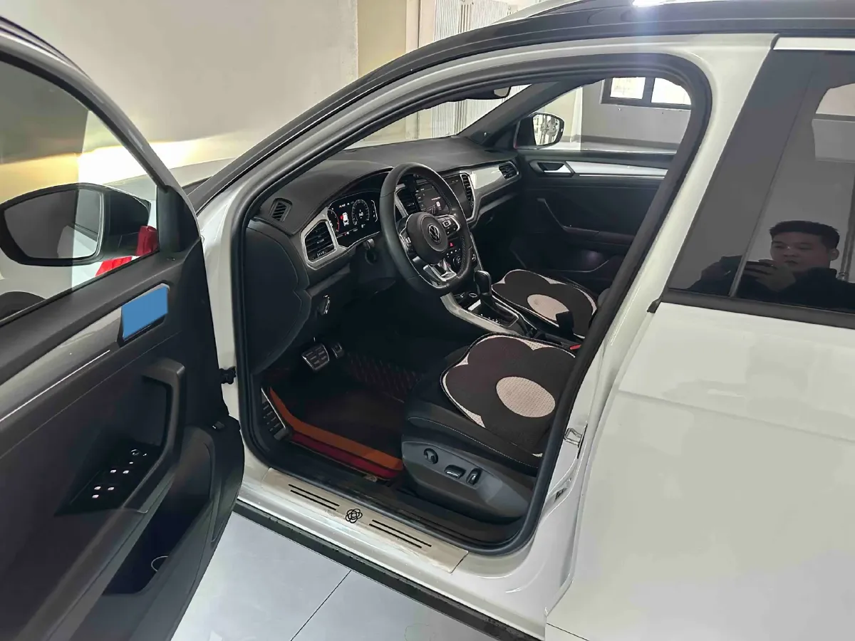 2022 Volkswagen T-Roc 1.4T 150HP L4 7DCT,autocango,china used car exporter,china ev exporter,chinese used car exporter,chinese used ev exporter
