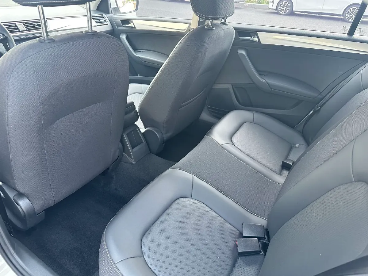 2022 Skoda Rapid 1.5L 112HP L4 6AT,autocango,china used car exporter,china ev exporter,chinese used car exporter,chinese used ev exporter