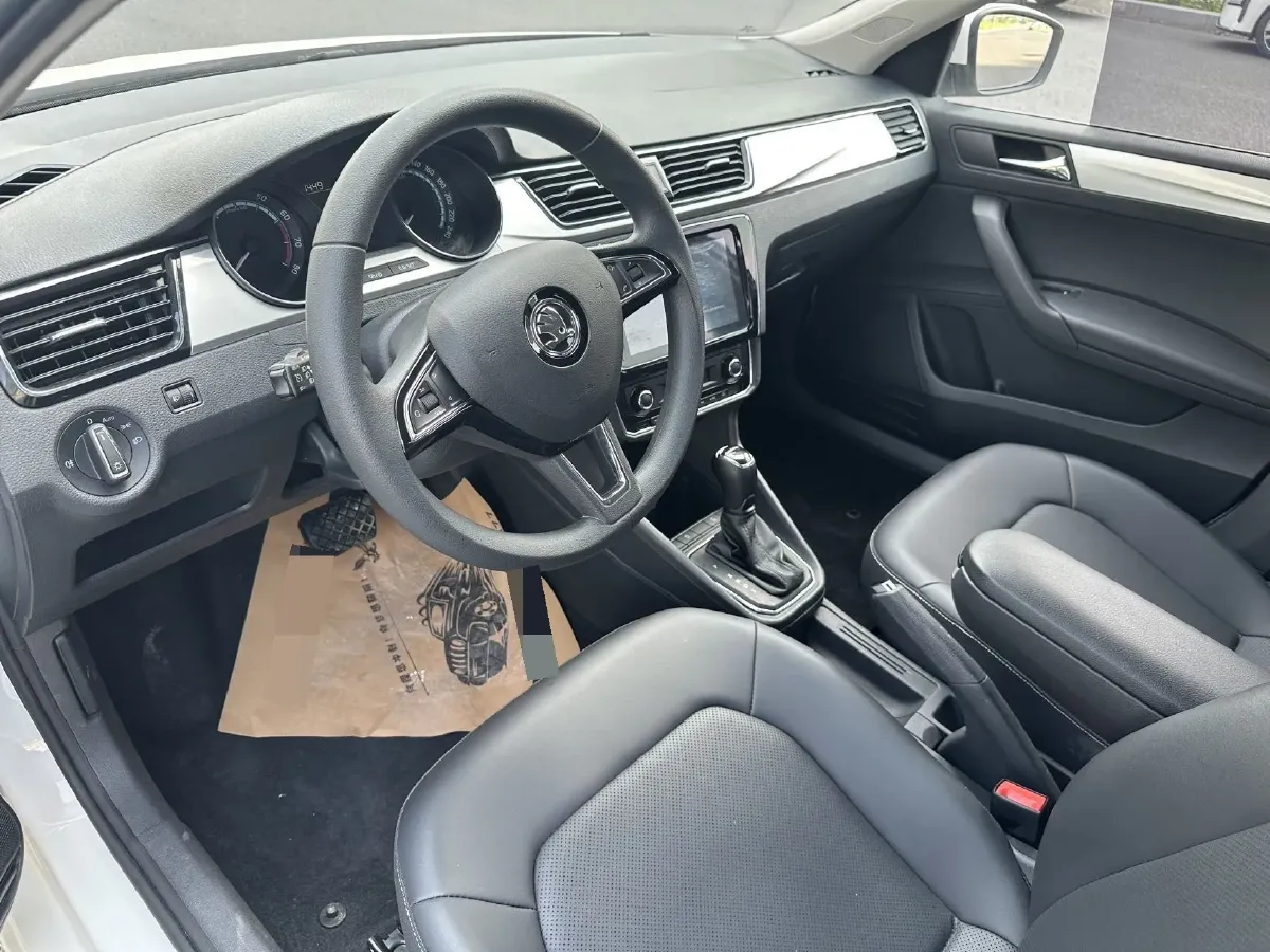 2022 Skoda Rapid 1.5L 112HP L4 6AT,autocango,china used car exporter,china ev exporter,chinese used car exporter,chinese used ev exporter