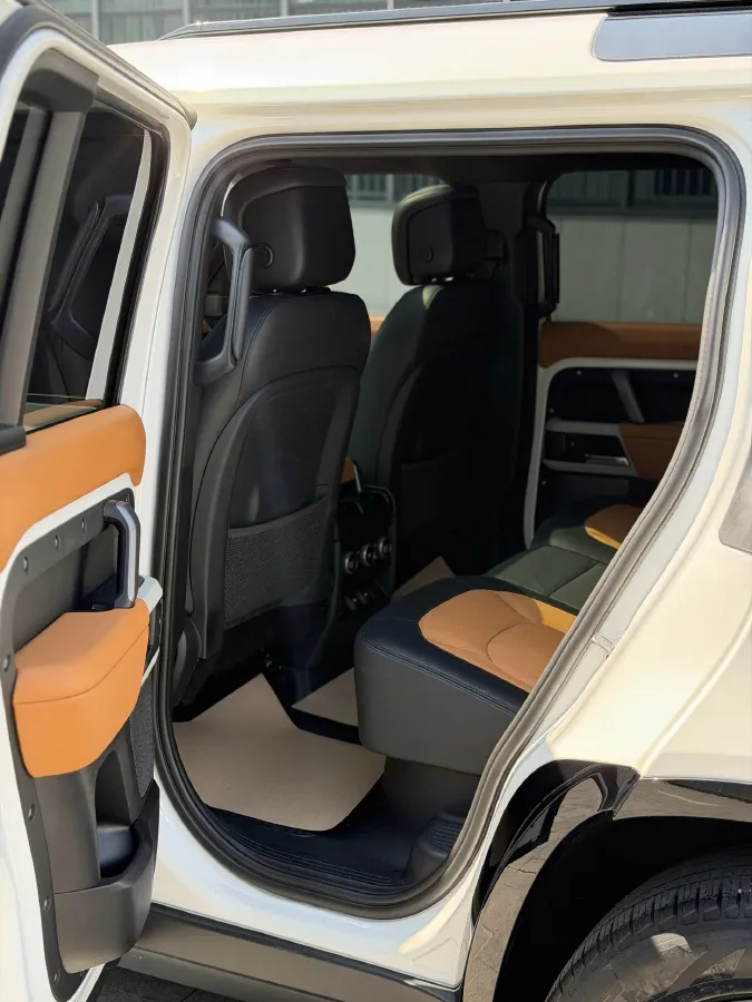 2024 Land Rover Defender 3.0T 400HP L6 8AT,autocango,china used car exporter,china ev exporter,chinese used car exporter,chinese used ev exporter