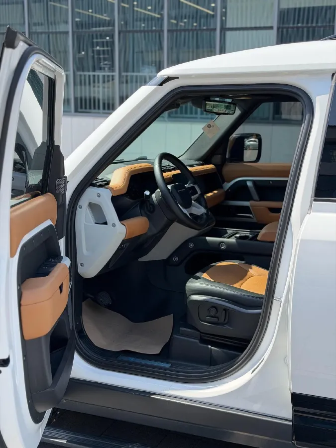 2024 Land Rover Defender 3.0T 400HP L6 8AT,autocango,china used car exporter,china ev exporter,chinese used car exporter,chinese used ev exporter