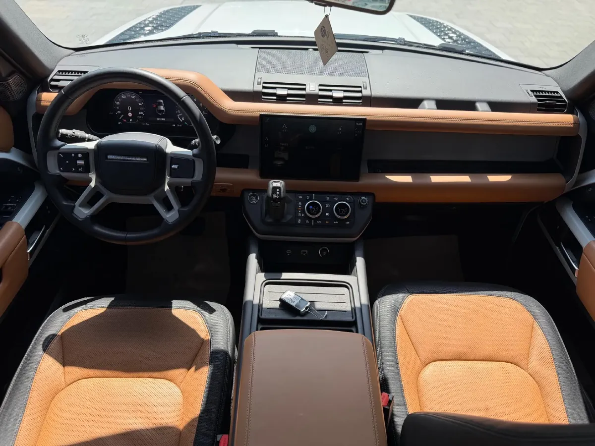 2024 Land Rover Defender 3.0T 400HP L6 8AT,autocango,china used car exporter,china ev exporter,chinese used car exporter,chinese used ev exporter