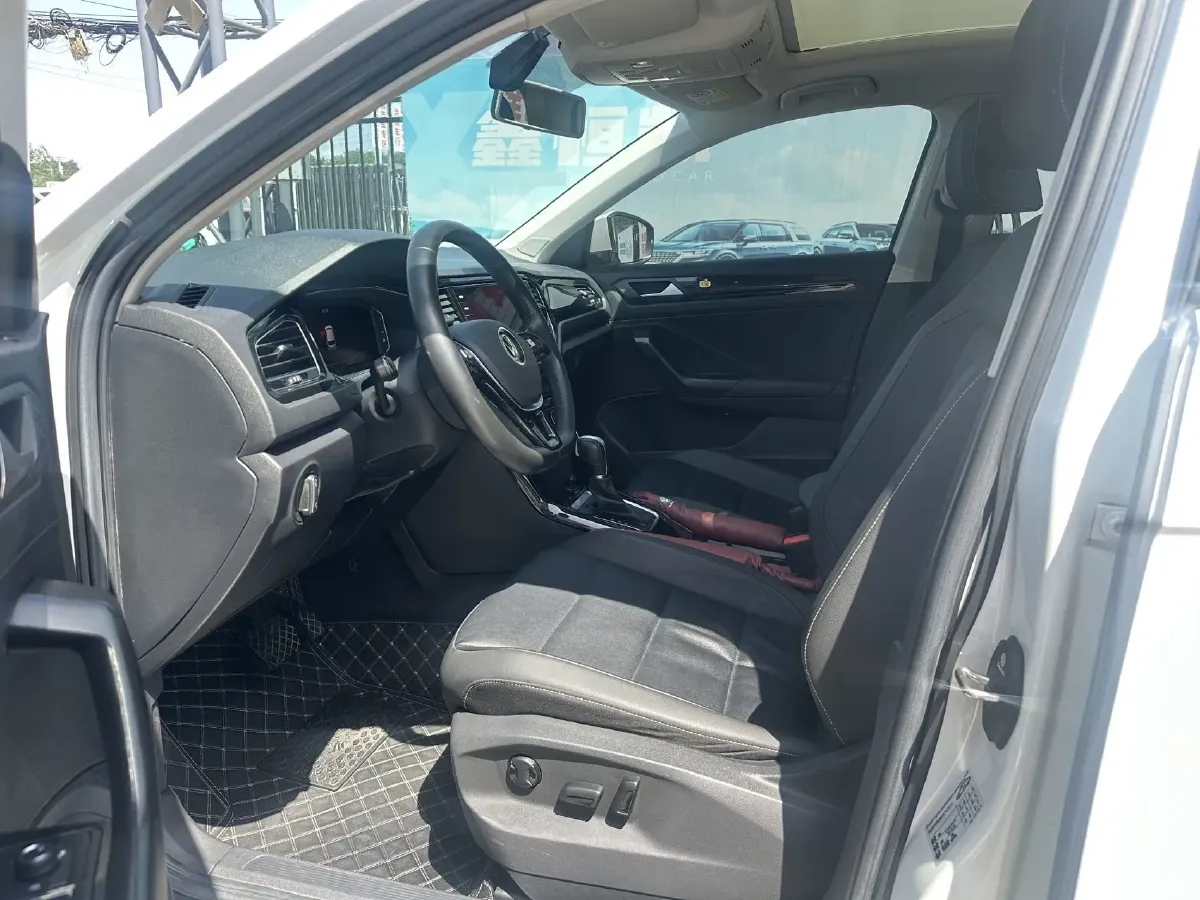 2022 Volkswagen T-Roc 1.4T 150HP L4 7DCT,autocango,china used car exporter,china ev exporter,chinese used car exporter,chinese used ev exporter