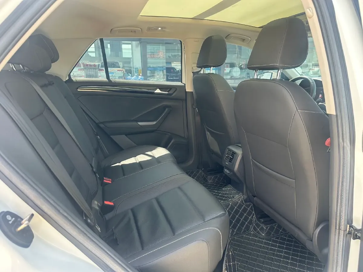 2022 Volkswagen T-Roc 1.4T 150HP L4 7DCT,autocango,china used car exporter,china ev exporter,chinese used car exporter,chinese used ev exporter