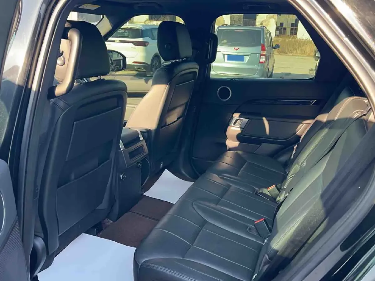 2019 Land Rover Discovery 2.0T 300HP L4 8AT,autocango,china used car exporter,china ev exporter,chinese used car exporter,chinese used ev exporter