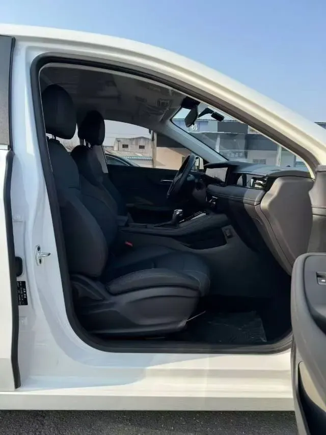 2026 Roewe i5 1.5L 129HP L4 CVT,autocango,china used car exporter,china ev exporter,chinese used car exporter,chinese used ev exporter