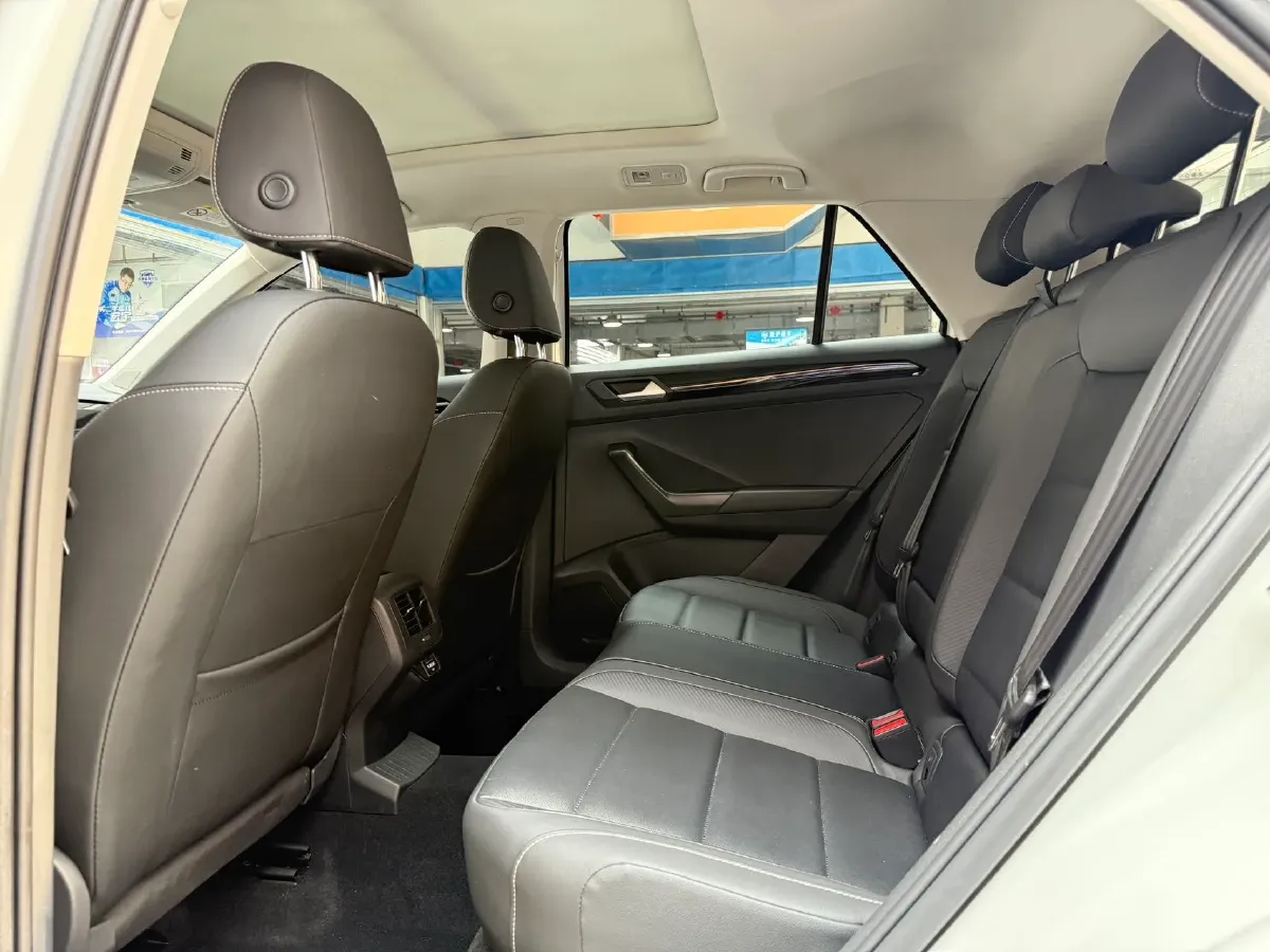 2022 Volkswagen T-Roc 1.4T 150HP L4 7DCT,autocango,china used car exporter,china ev exporter,chinese used car exporter,chinese used ev exporter