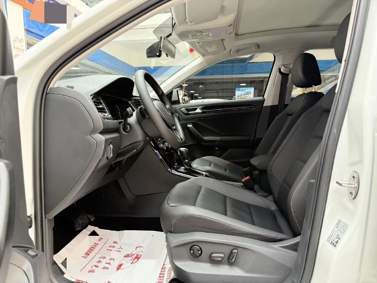 2022 Volkswagen T-Roc 1.4T 150HP L4 7DCT,autocango,china used car exporter,china ev exporter,chinese used car exporter,chinese used ev exporter