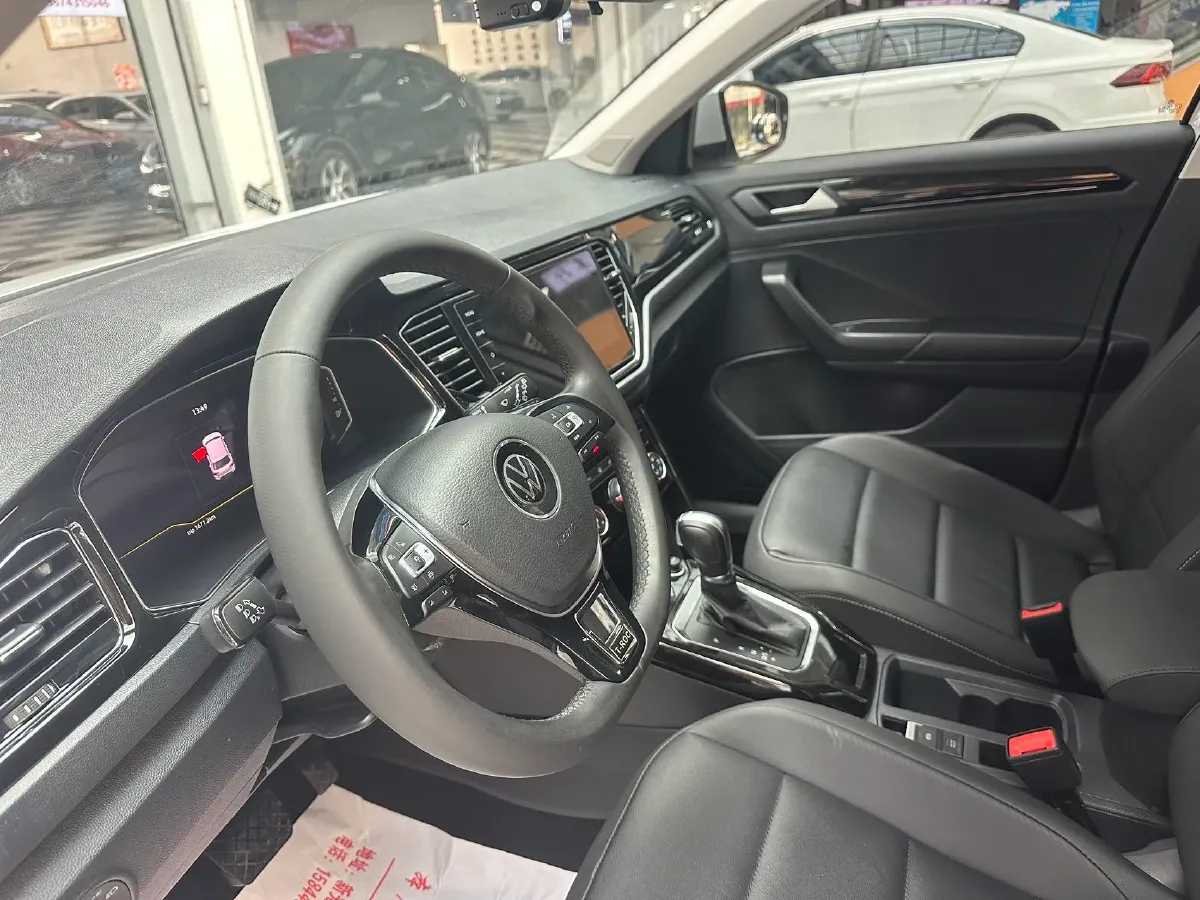 2022 Volkswagen T-Roc 1.4T 150HP L4 7DCT,autocango,china used car exporter,china ev exporter,chinese used car exporter,chinese used ev exporter