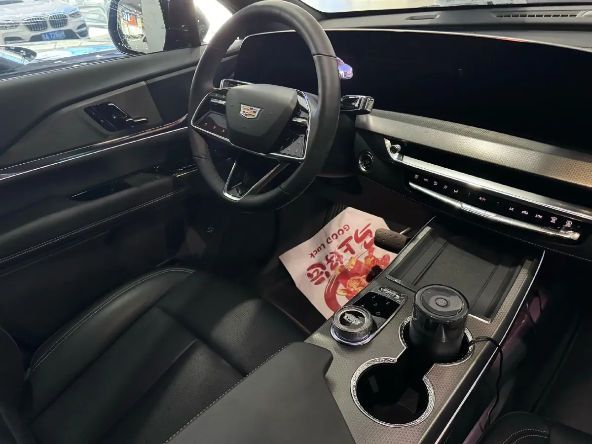 2025 Cadillac XT5 2.0T 237HP L4 9AT,autocango,china used car exporter,china ev exporter,chinese used car exporter,chinese used ev exporter