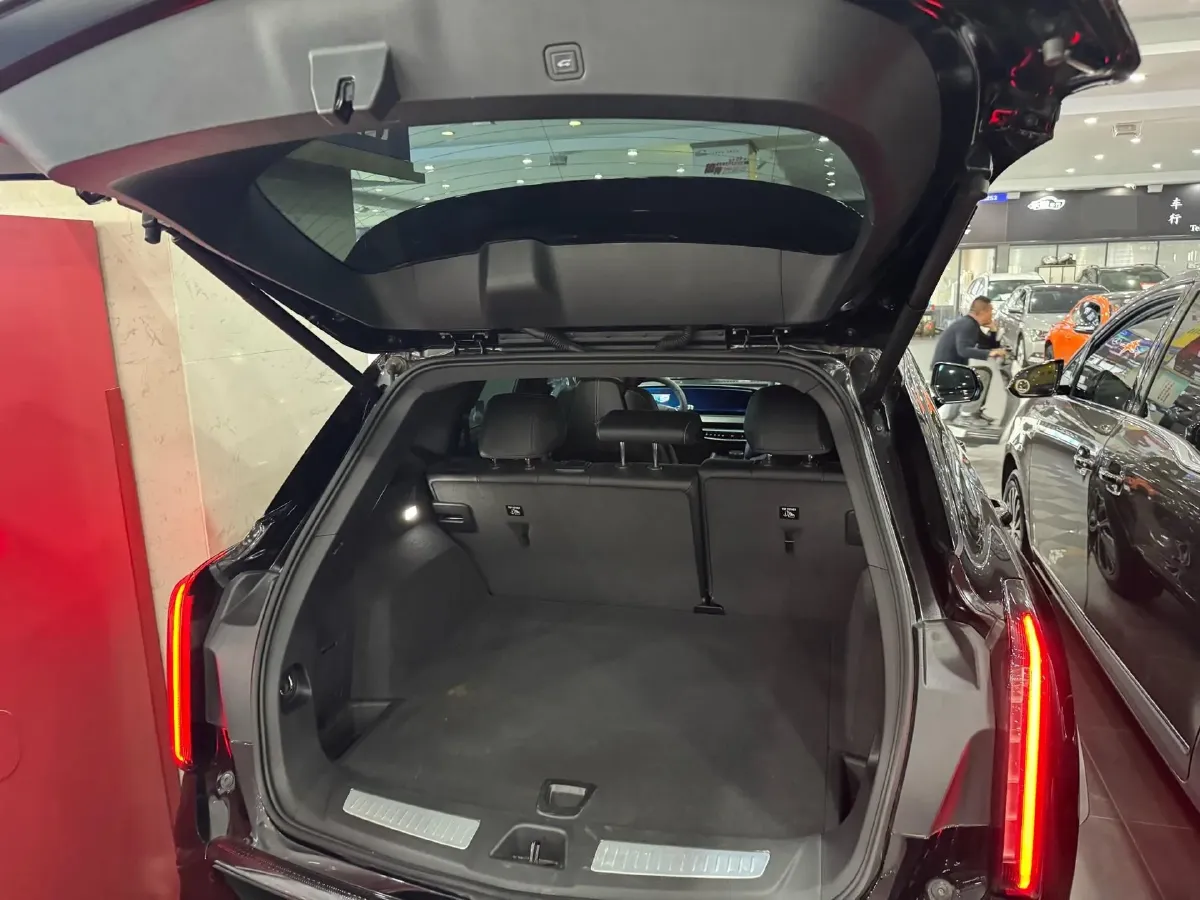 2025 Cadillac XT5 2.0T 237HP L4 9AT,autocango,china used car exporter,china ev exporter,chinese used car exporter,chinese used ev exporter