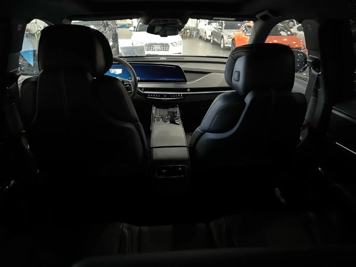 2025 Cadillac XT5 2.0T 237HP L4 9AT,autocango,china used car exporter,china ev exporter,chinese used car exporter,chinese used ev exporter