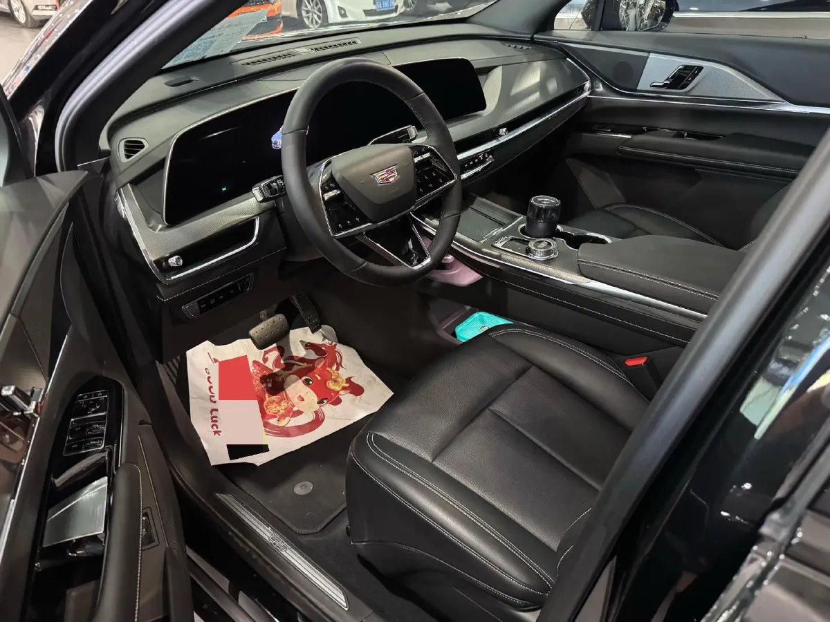 2025 Cadillac XT5 2.0T 237HP L4 9AT,autocango,china used car exporter,china ev exporter,chinese used car exporter,chinese used ev exporter