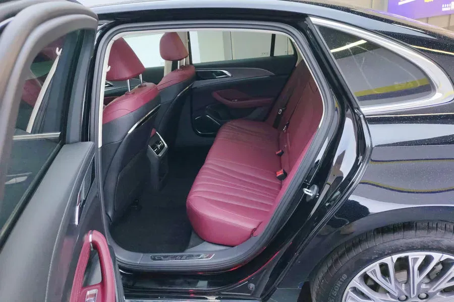 2022 HongQi H5 1.8T 197HP L4 6AT,autocango,china used car exporter,china ev exporter,chinese used car exporter,chinese used ev exporter