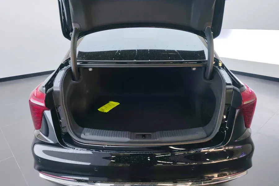 2022 HongQi H5 1.8T 197HP L4 6AT,autocango,china used car exporter,china ev exporter,chinese used car exporter,chinese used ev exporter