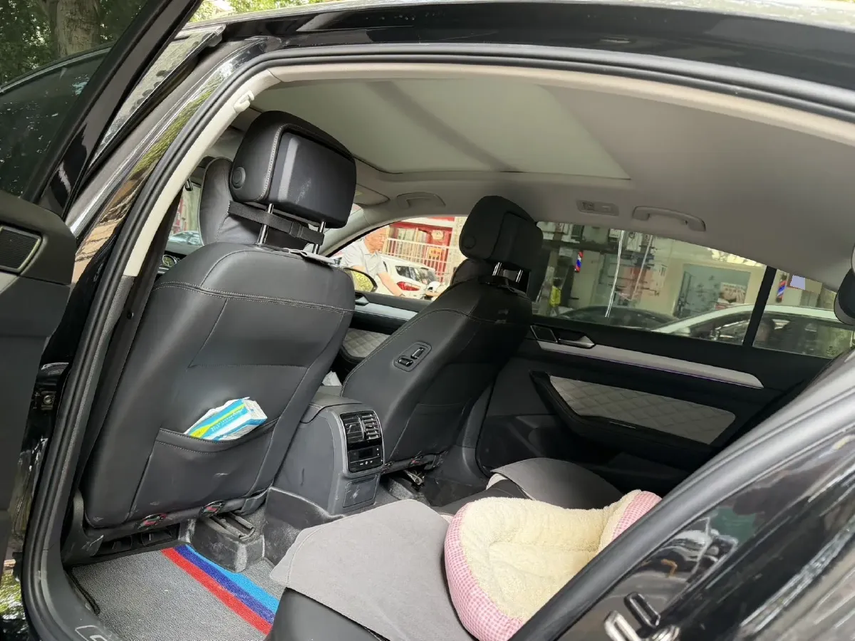 2023 Volkswagen Magotan 2.0T 186HP L4 7DCT,autocango,china used car exporter,china ev exporter,chinese used car exporter,chinese used ev exporter