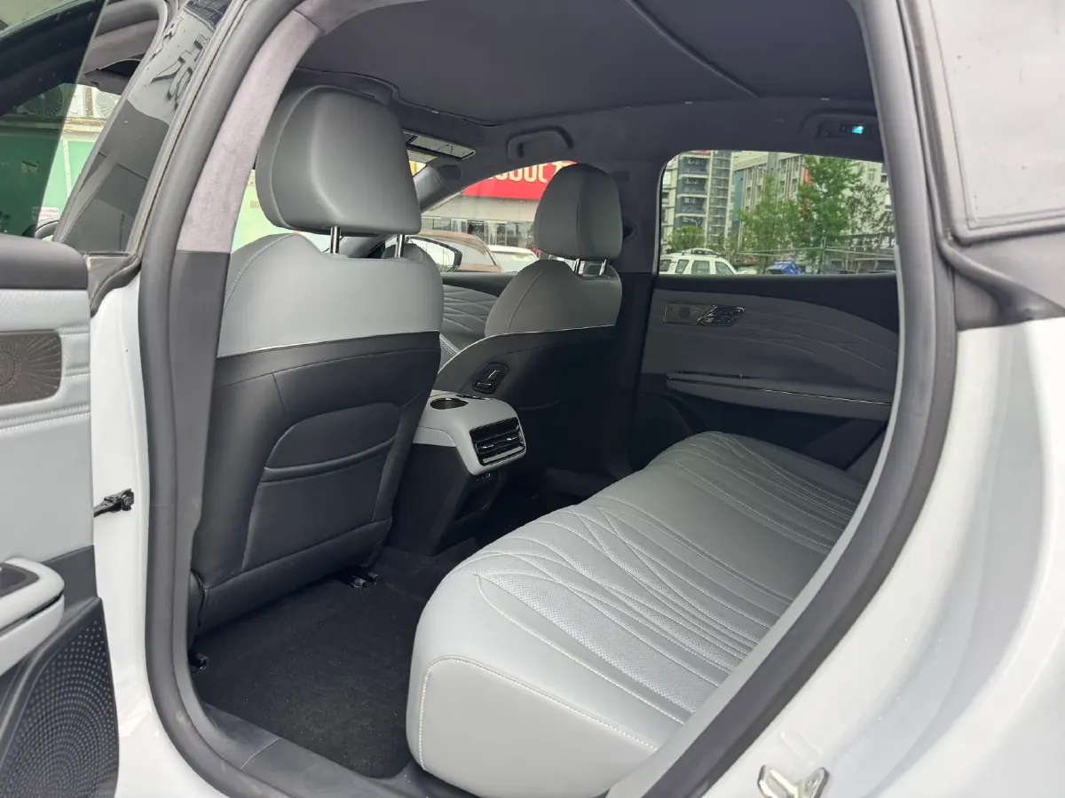 2025 Geely Galaxy E8 BEV 76KWH,autocango,china used car exporter,china ev exporter,chinese used car exporter,chinese used ev exporter