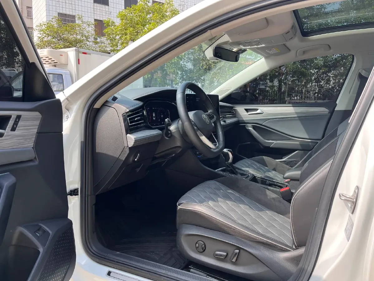 2023 Volkswagen Sagitar 1.5T 160HP L4 7DCT,autocango,china used car exporter,china ev exporter,chinese used car exporter,chinese used ev exporter