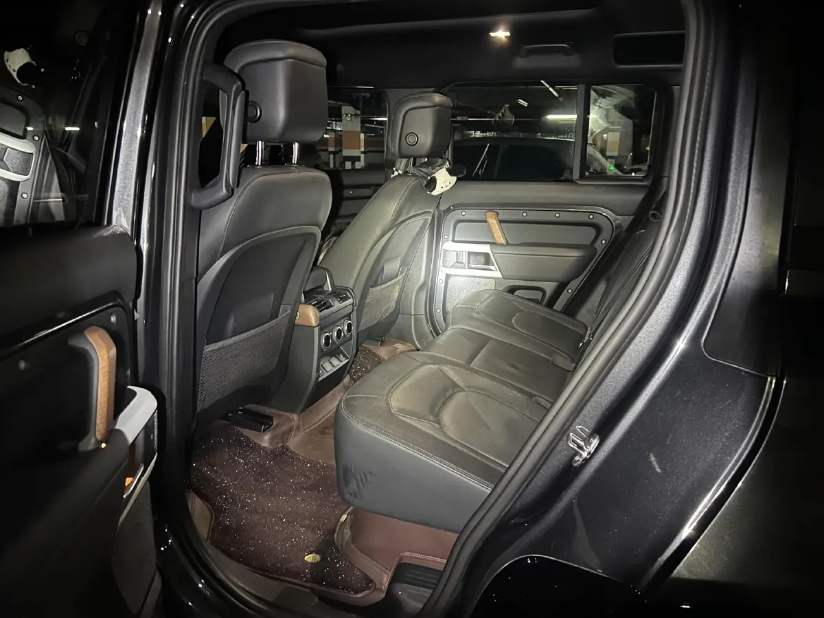 2023 Land Rover Defender 3.0T 400HP L6 8AT,autocango,china used car exporter,china ev exporter,chinese used car exporter,chinese used ev exporter