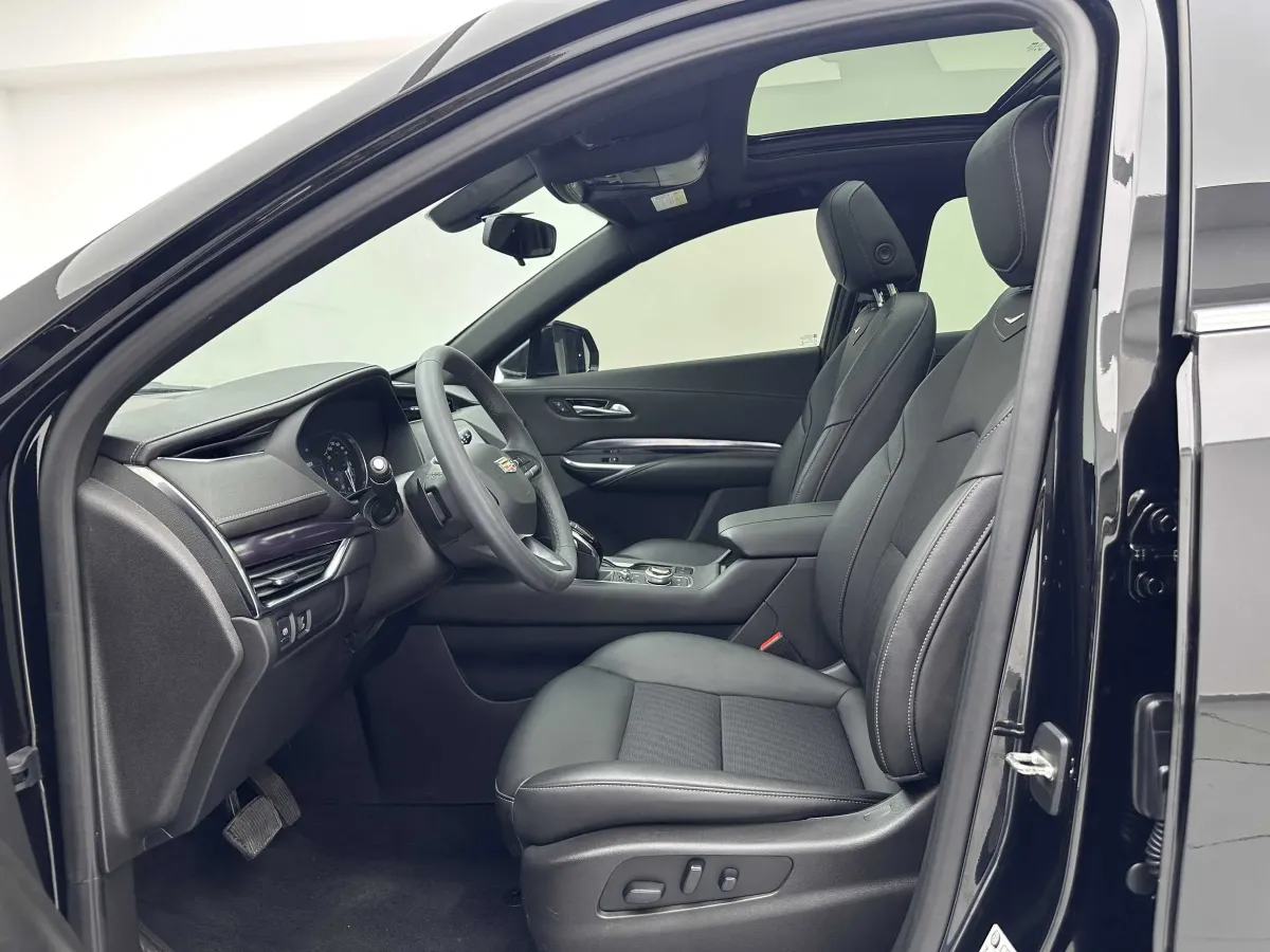 2021 Cadillac XT4 2.0T 237HP L4 9AT,autocango,china used car exporter,china ev exporter,chinese used car exporter,chinese used ev exporter