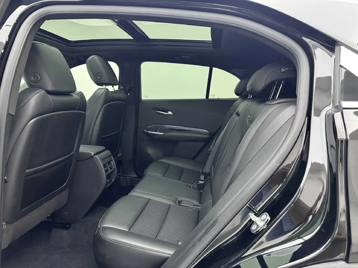 2021 Cadillac XT4 2.0T 237HP L4 9AT,autocango,china used car exporter,china ev exporter,chinese used car exporter,chinese used ev exporter