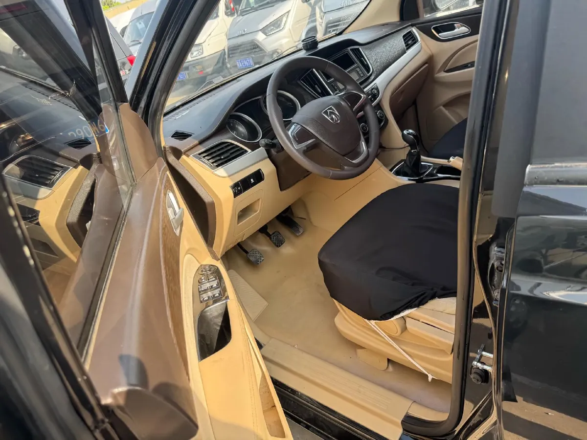 2016 BaoJun 730 1.5L 112HP L4 5MT,autocango,china used car exporter,china ev exporter,chinese used car exporter,chinese used ev exporter