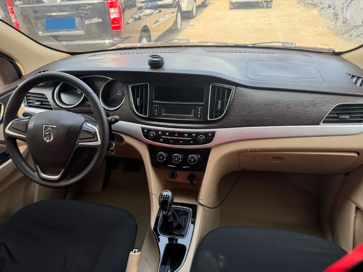 2016 BaoJun 730 1.5L 112HP L4 5MT,autocango,china used car exporter,china ev exporter,chinese used car exporter,chinese used ev exporter