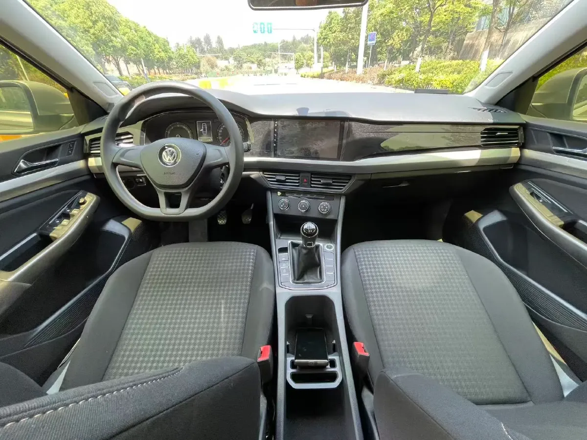 2019 MAXUS XinTu V80 2.5T 136HP L4 6MT,autocango,china used car exporter,china ev exporter,chinese used car exporter,chinese used ev exporter