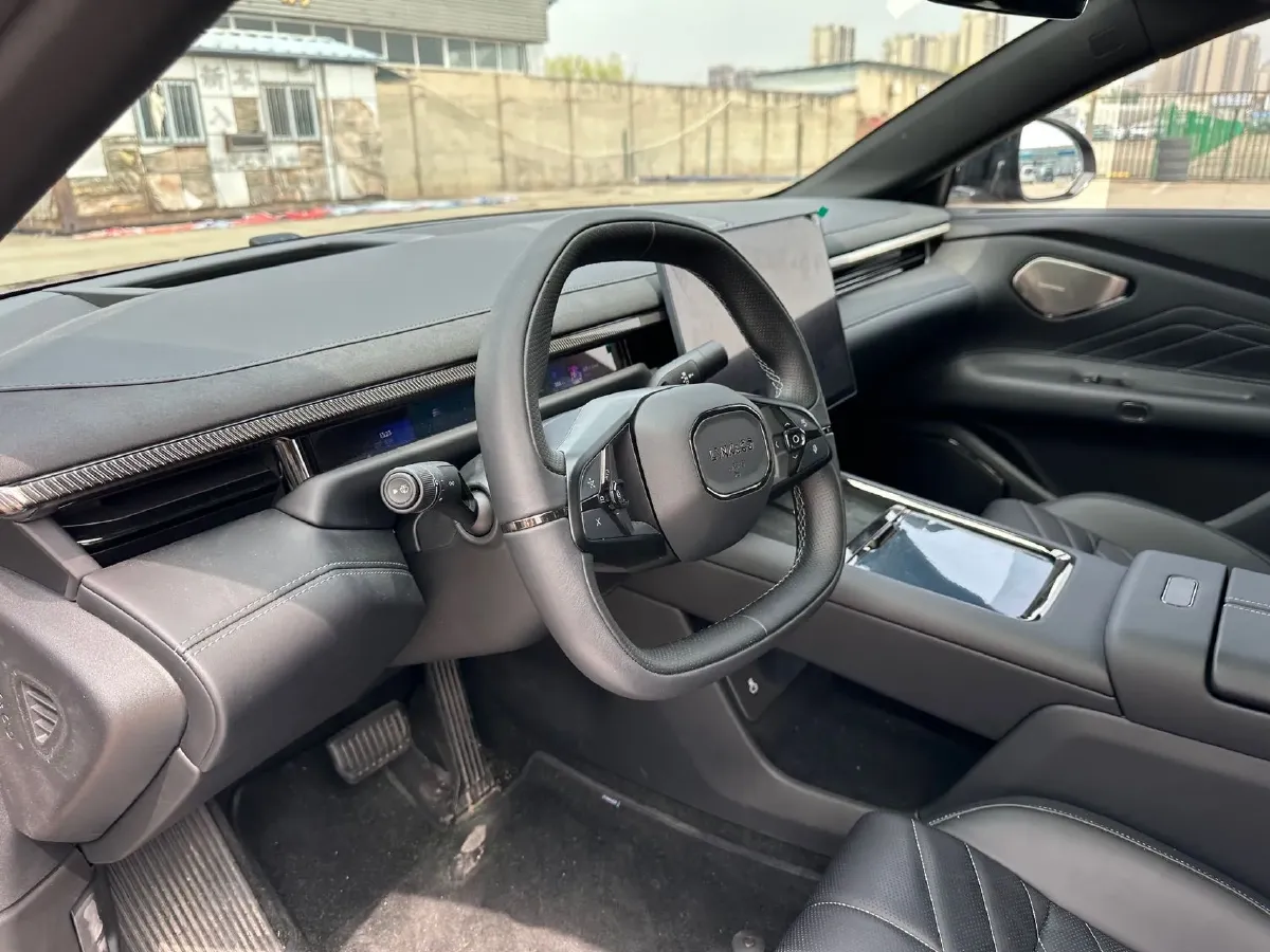 2025 LYNK&CO 10 EM-P 1.5T 163HP L4 3DHT PHEV,autocango,china used car exporter,china ev exporter,chinese used car exporter,chinese used ev exporter