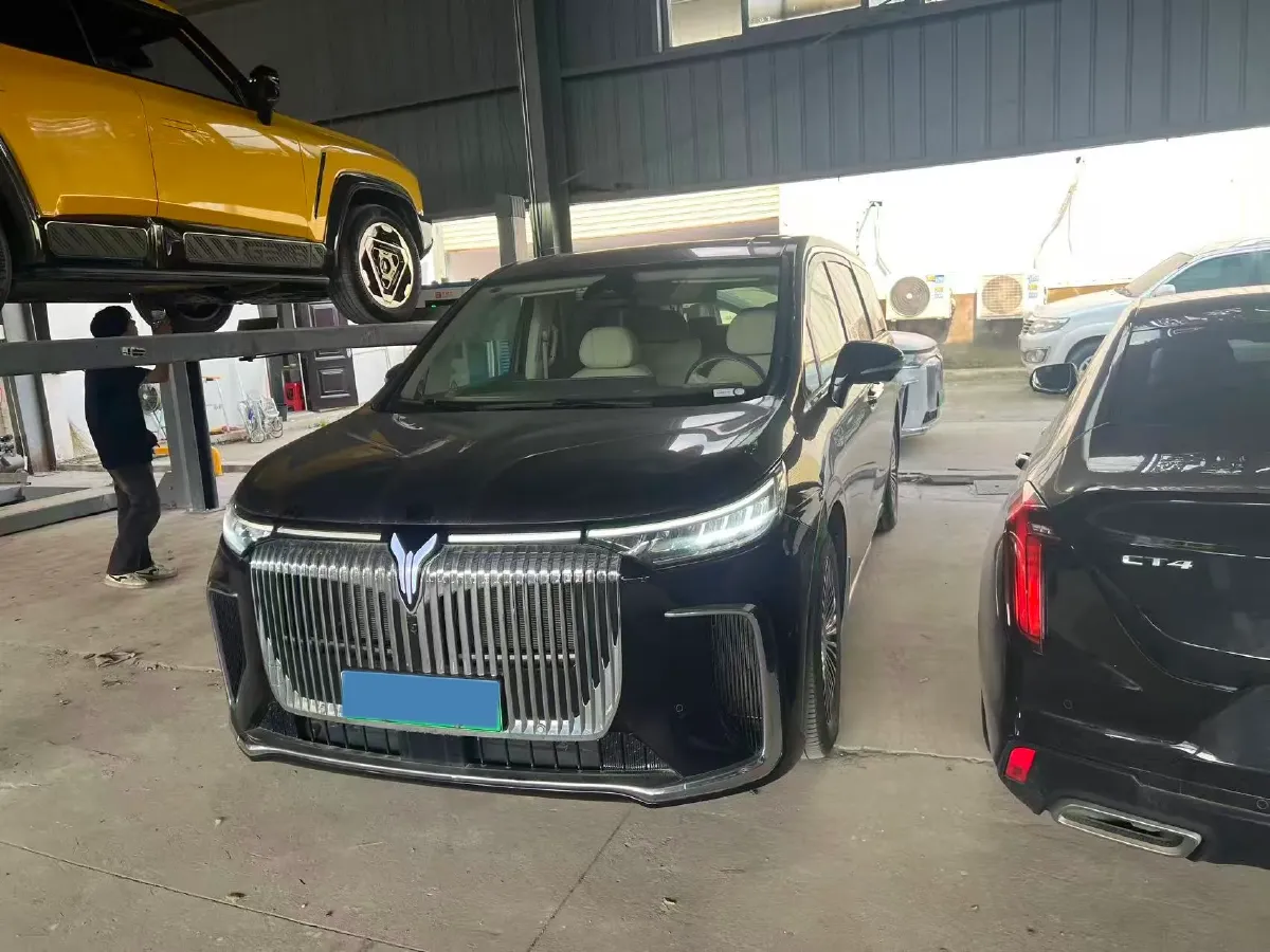 2025 Voyah Dream 1.5T 150HP L4 PHEV 41.7KWH,autocango,china used car exporter,china ev exporter,chinese used car exporter,chinese used ev exporter