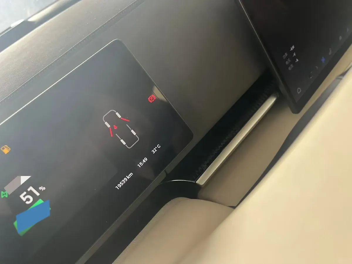 2025 Voyah Dream 1.5T 150HP L4 PHEV 41.7KWH,autocango,china used car exporter,china ev exporter,chinese used car exporter,chinese used ev exporter