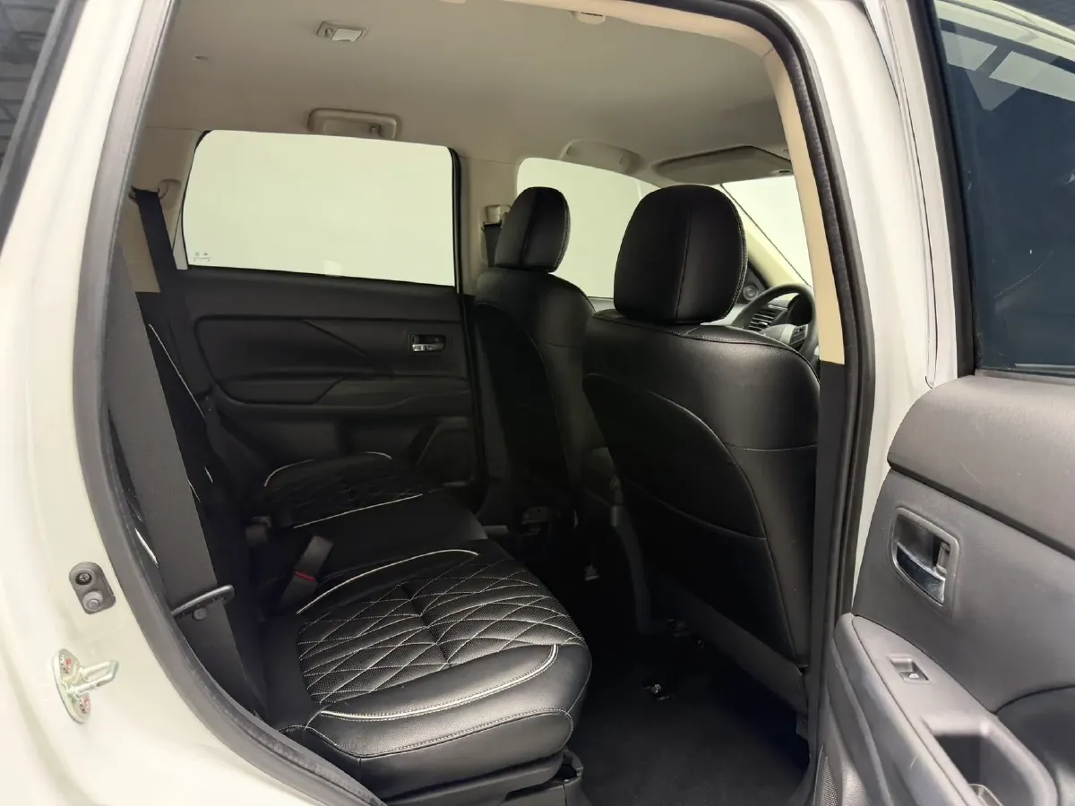 2021 Mitsubishi Outlander 2.0L 166HP L4 CVT,autocango,china used car exporter,china ev exporter,chinese used car exporter,chinese used ev exporter