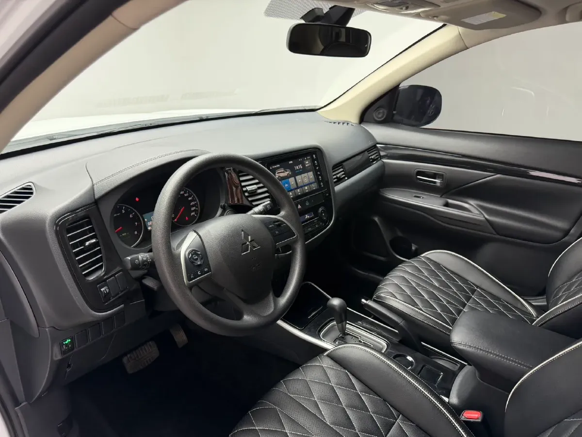 2021 Mitsubishi Outlander 2.0L 166HP L4 CVT,autocango,china used car exporter,china ev exporter,chinese used car exporter,chinese used ev exporter