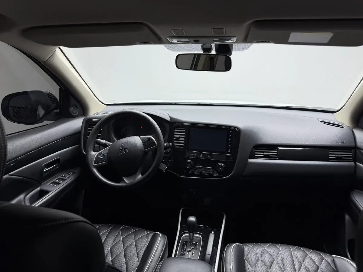 2021 Mitsubishi Outlander 2.0L 166HP L4 CVT,autocango,china used car exporter,china ev exporter,chinese used car exporter,chinese used ev exporter