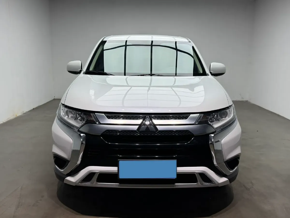 2021 Mitsubishi Outlander 2.0L 166HP L4 CVT,autocango,china used car exporter,china ev exporter,chinese used car exporter,chinese used ev exporter