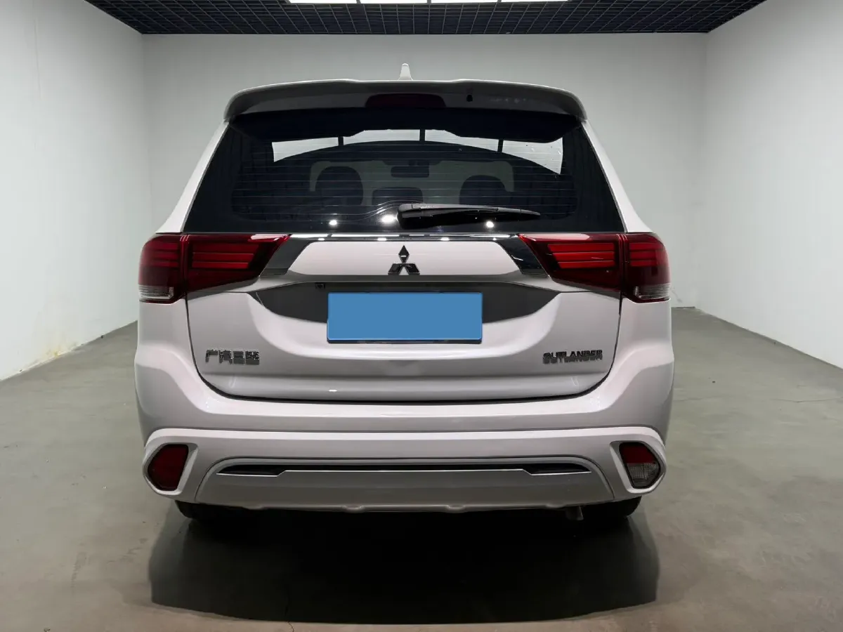 2021 Mitsubishi Outlander 2.0L 166HP L4 CVT,autocango,china used car exporter,china ev exporter,chinese used car exporter,chinese used ev exporter