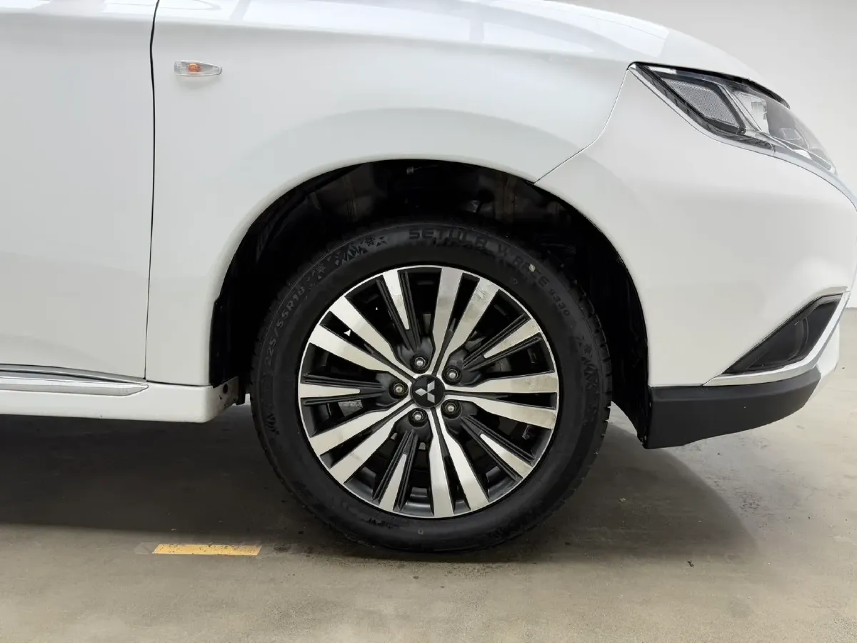 2021 Mitsubishi Outlander 2.0L 166HP L4 CVT,autocango,china used car exporter,china ev exporter,chinese used car exporter,chinese used ev exporter