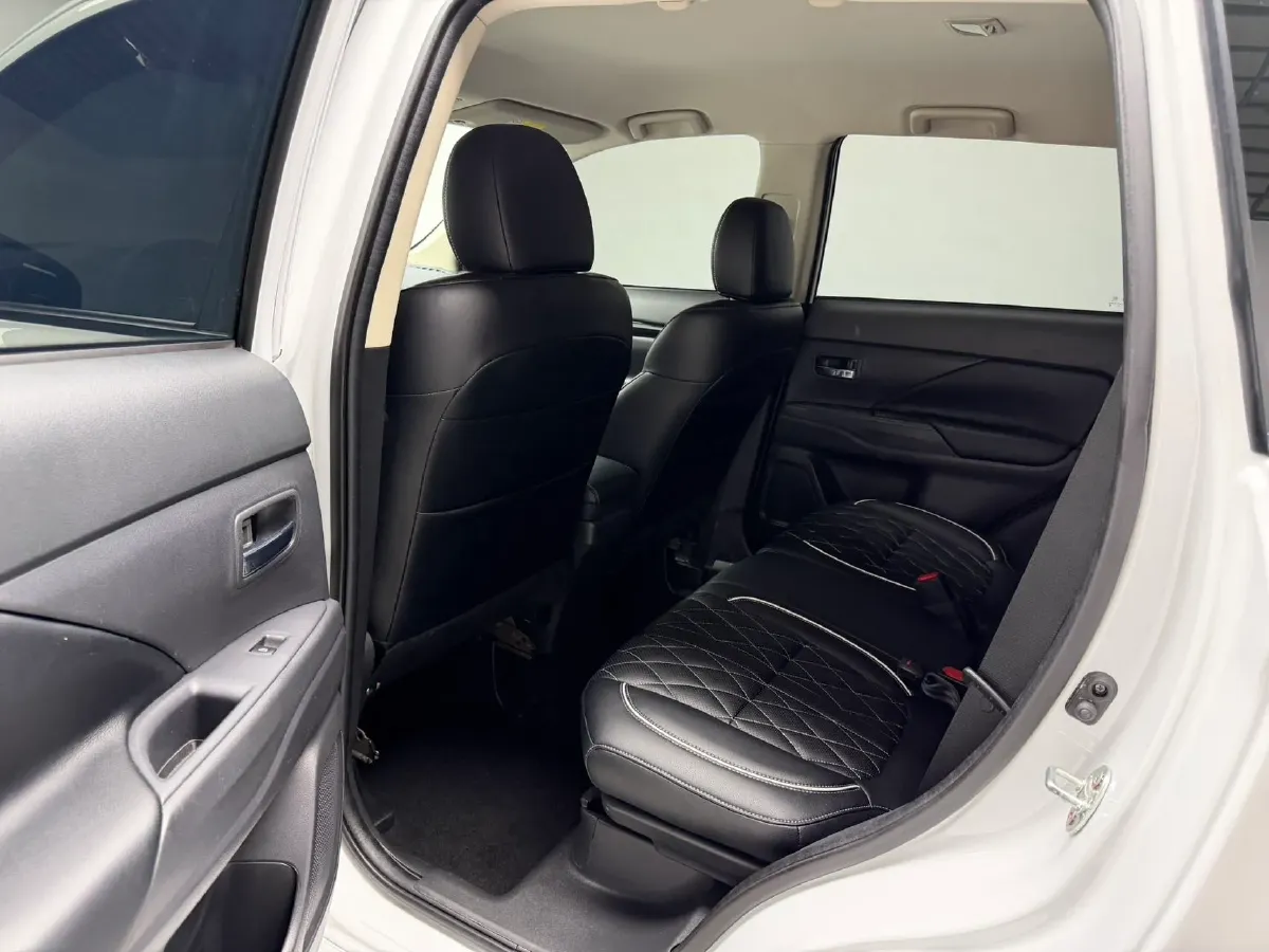 2021 Mitsubishi Outlander 2.0L 166HP L4 CVT,autocango,china used car exporter,china ev exporter,chinese used car exporter,chinese used ev exporter