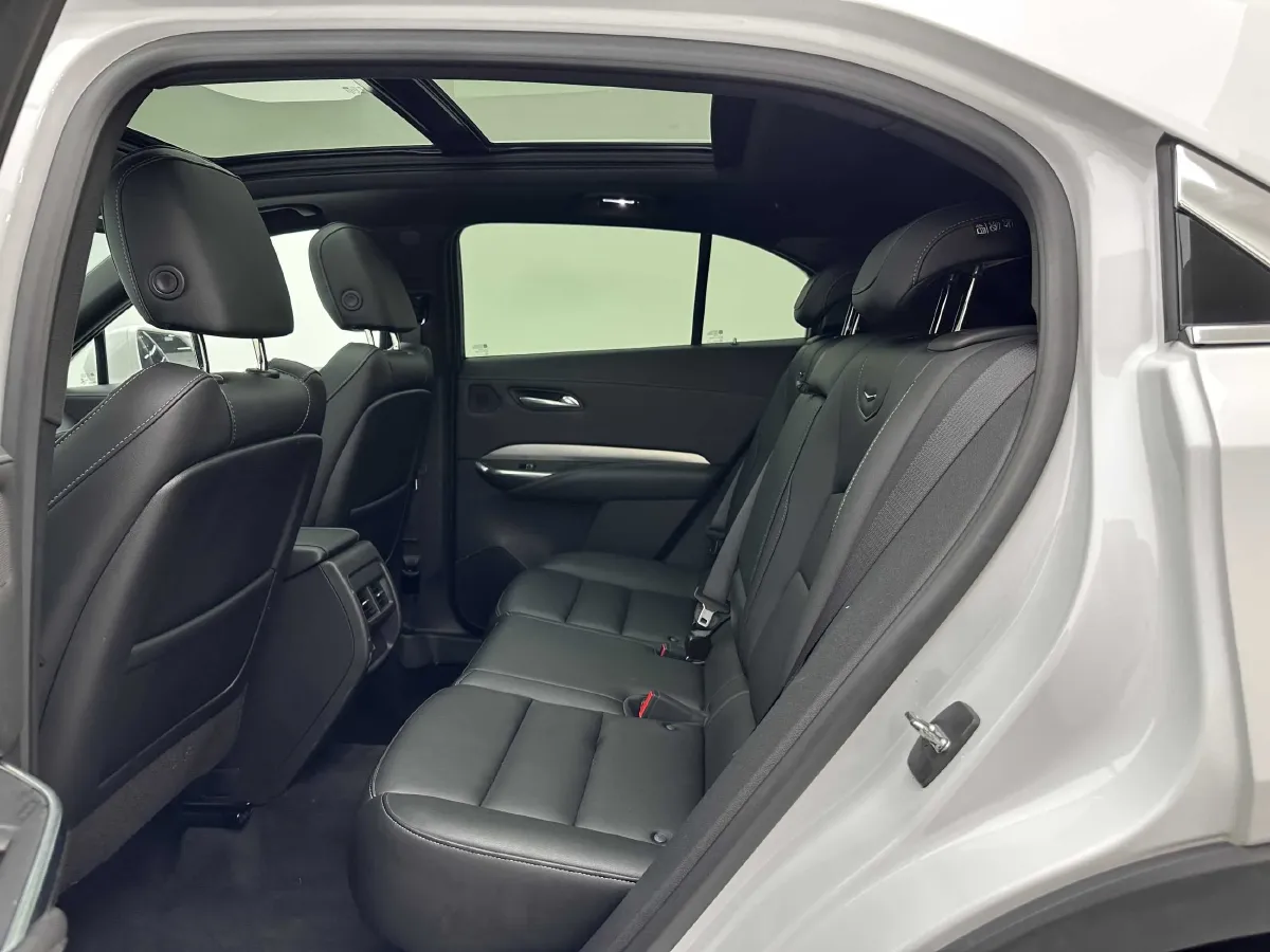 2022 Cadillac XT4 2.0T 237HP L4 9AT,autocango,china used car exporter,china ev exporter,chinese used car exporter,chinese used ev exporter